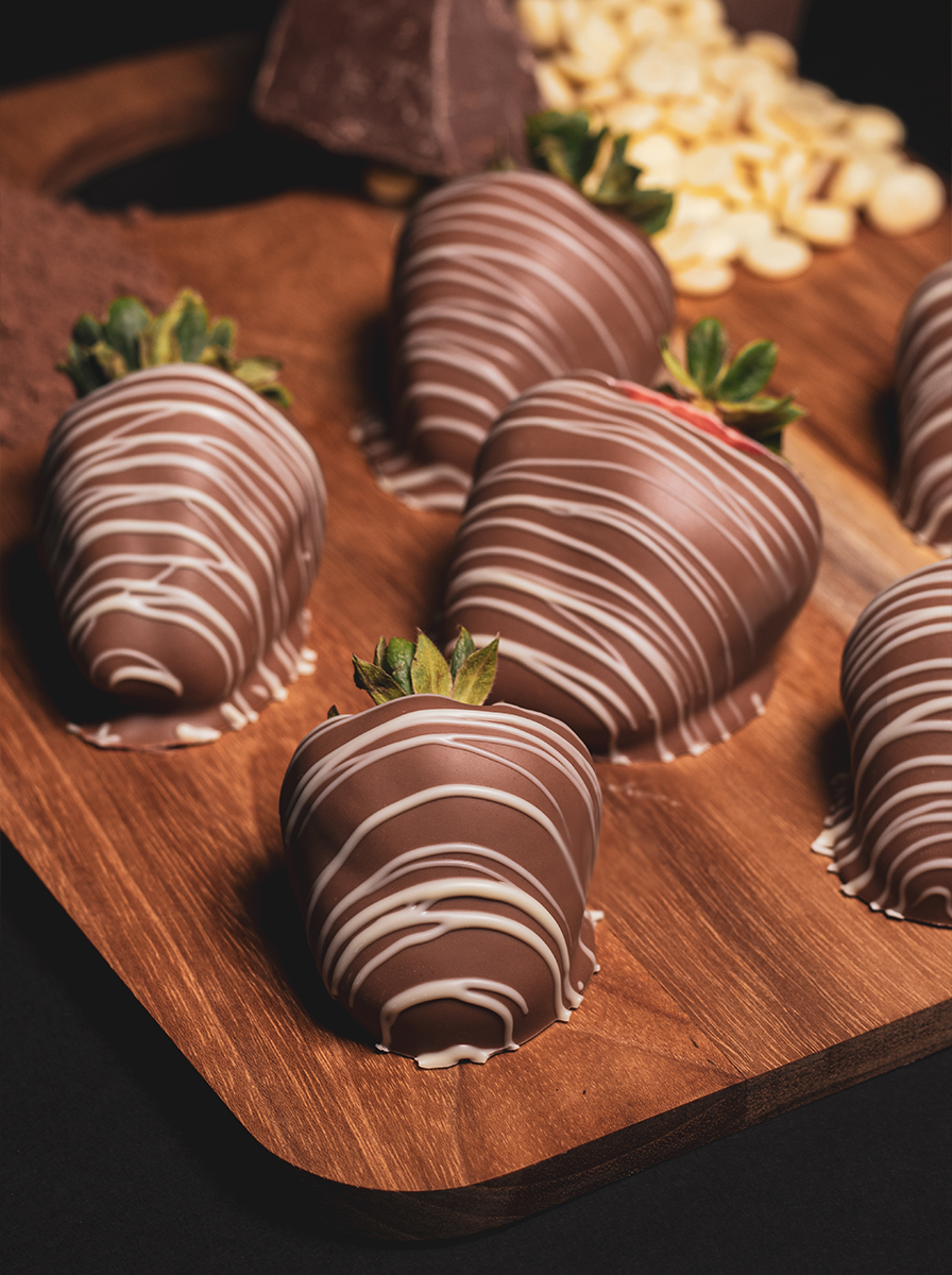 https://cfxniagara.ca/wp-content/uploads/2020/10/chocolatestrawberries.jpg